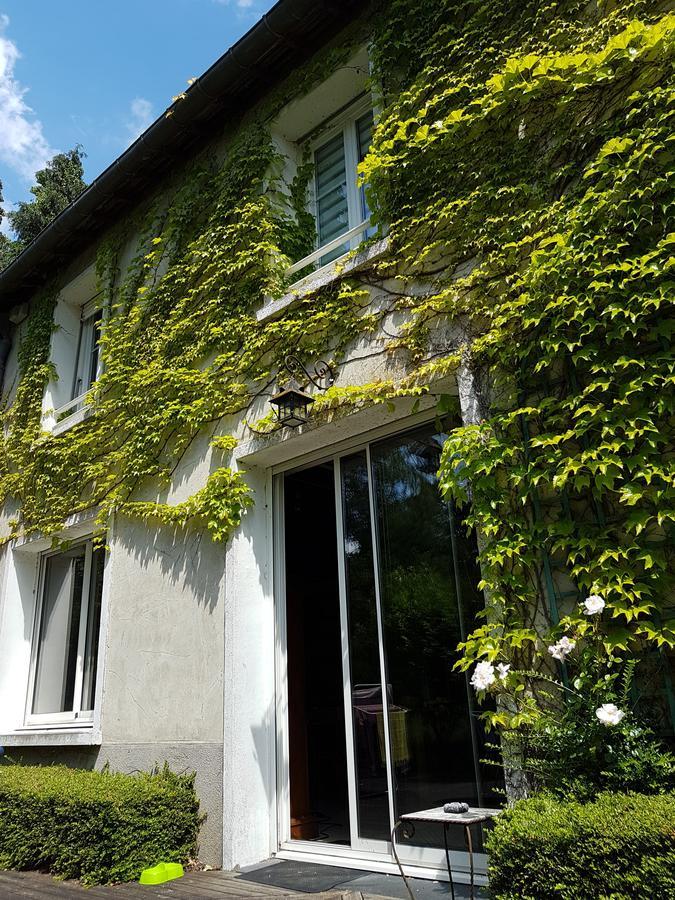 Chambres D'Hotes Les Ifs Montsûrs Eksteriør bilde